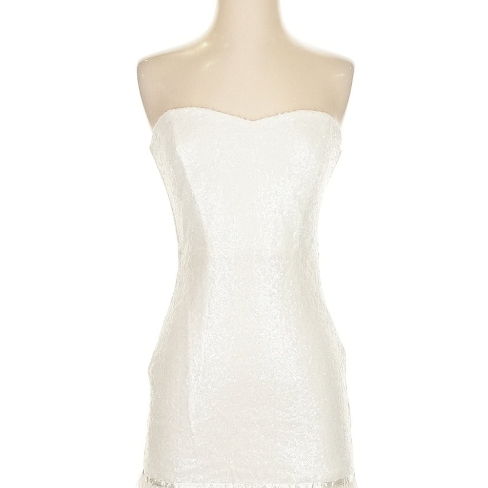 Elegant White Strapless Dress